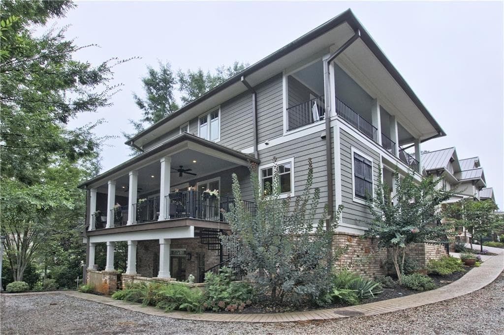 5 bedroom, 4,638 sq ft single family residence sold at 140 Weatherford Place, Roswell, GA 30075