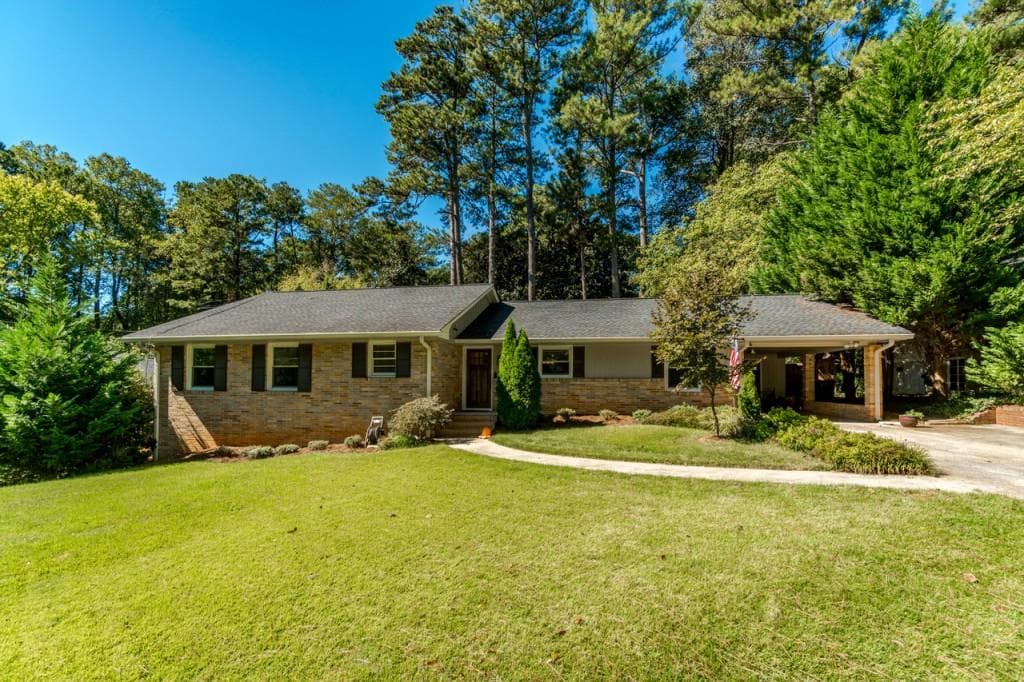 3 bedroom, 2,957 sq ft single family residence sold at 2642 Tanglewood Road, Decatur, GA 30033