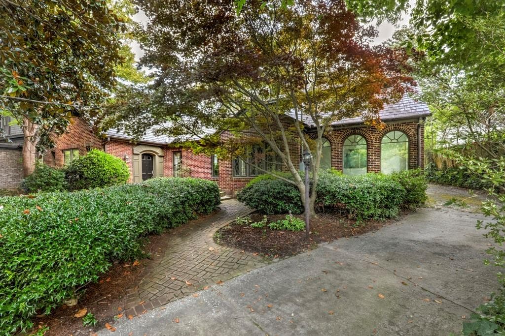 4 bedroom, 5,590 sq ft single family residence sold at 2775 N Hills Drive, Atlanta, GA 30305