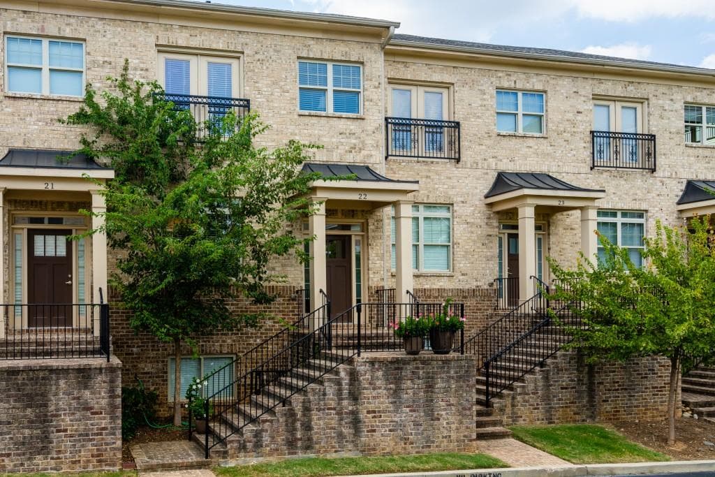 3 bedroom, 2,343 sq ft townhouse sold at 745 Fountainhead Lane 22, Atlanta, GA 30324