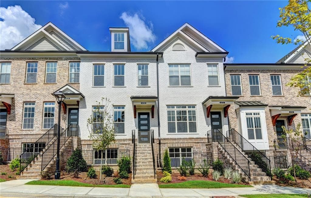 3 bedroom, 2,199 sq ft townhouse sold at 4334 Parkside Place, Atlanta, GA 30342