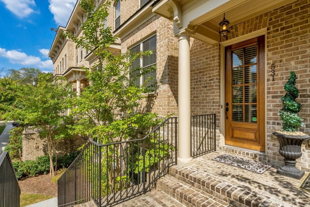 3 bedroom, 2,212 sq ft townhouse sold at 531 Ansley Circle, Atlanta, GA 30324