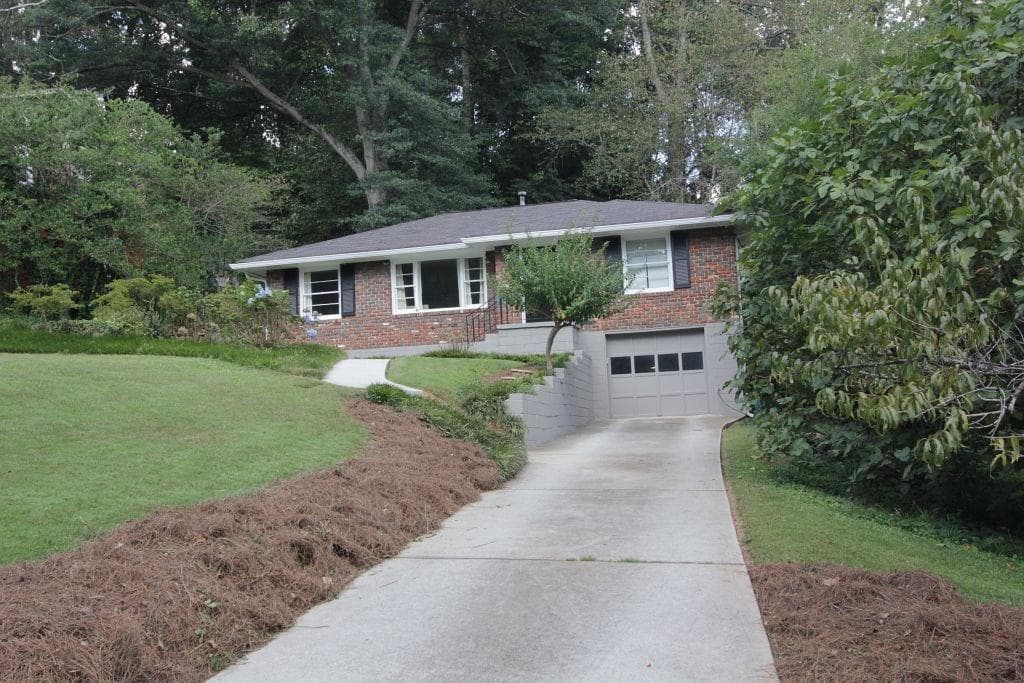 4 bedroom, 1,186 sq ft single family residence sold at 990 N Hills Drive, Decatur, GA 30033