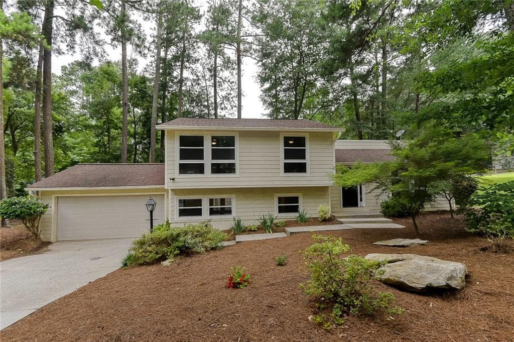 4 bedroom single family residence sold at 730 Lakestone Court, Roswell, GA 30076