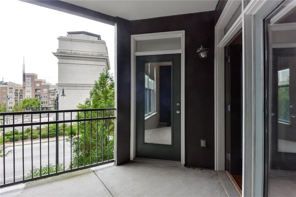2 bedroom, 1,117 sq ft condominium sold at 390 17th Street 4042, Atlanta, GA 30363