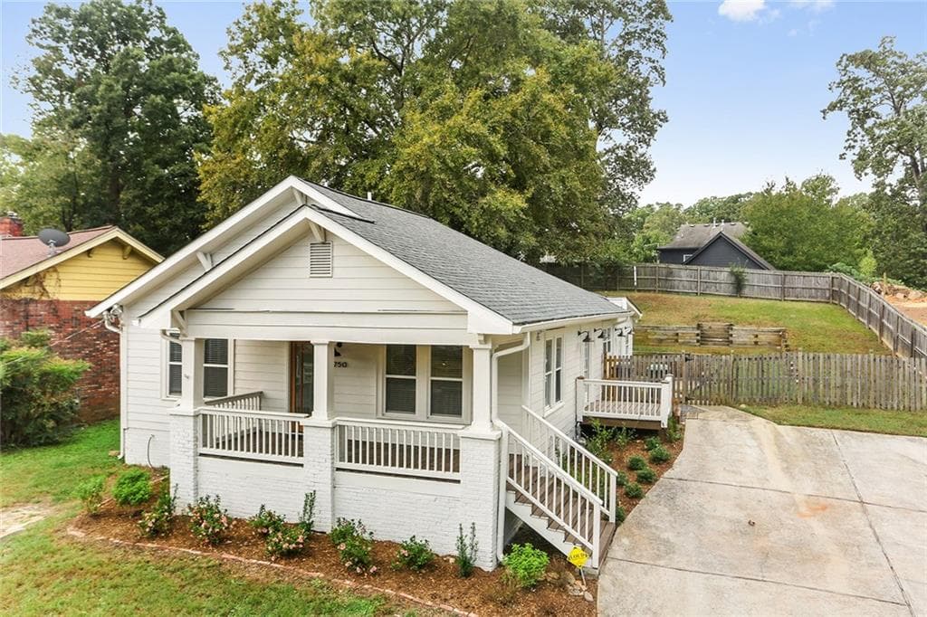 3 bedroom, 1,811 sq ft single family residence sold at 1750 Marietta Road, Atlanta, GA 30318