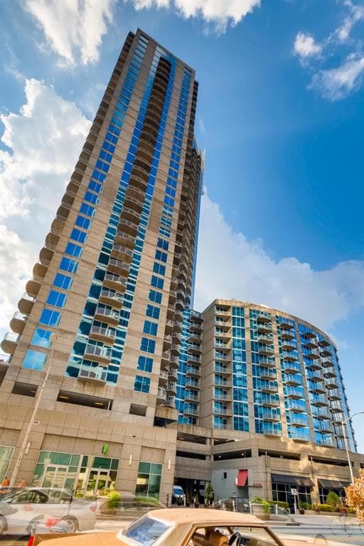 1 bedroom, 729 sq ft condominium sold at 400 W PEACHTREE Street 3715, Atlanta, GA 30308