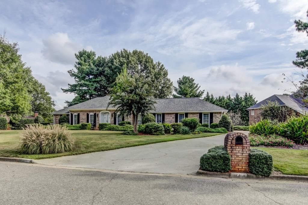 3 bedroom, 3,204 sq ft single family residence sold at 120 Hunters Ridge Court, Roswell, GA 30076