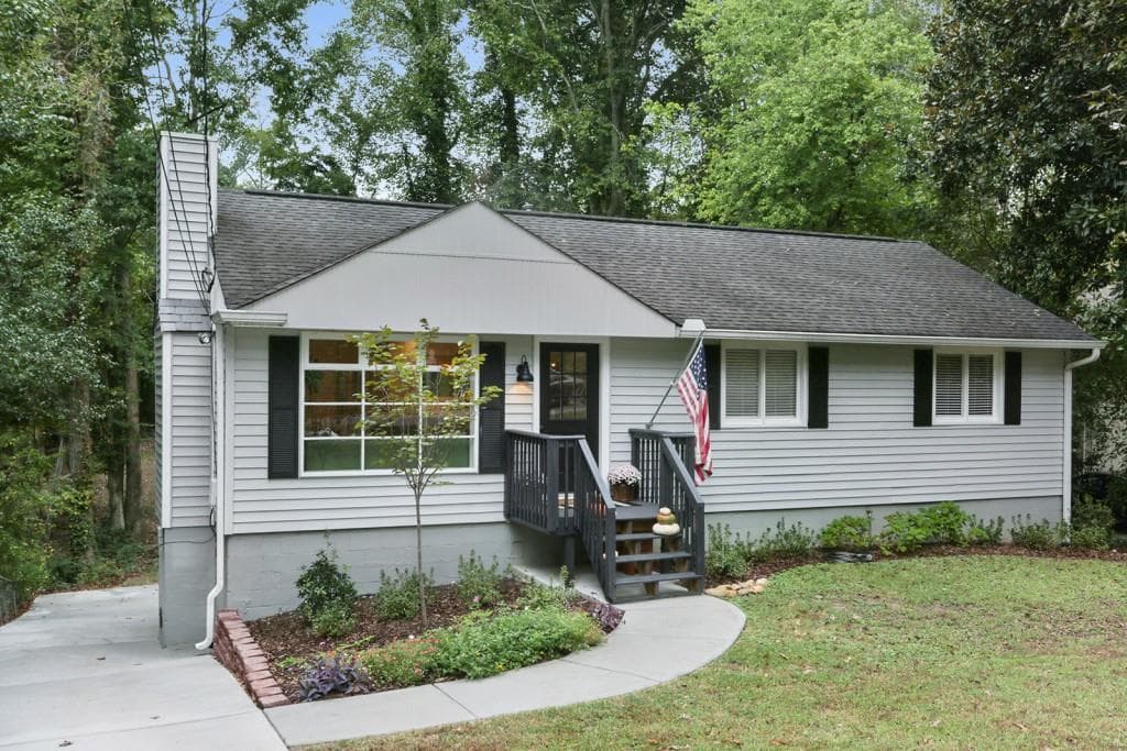 3 bedroom, 1,056 sq ft single family residence sold at 2996 Parkridge Drive, Brookhaven, GA 30319
