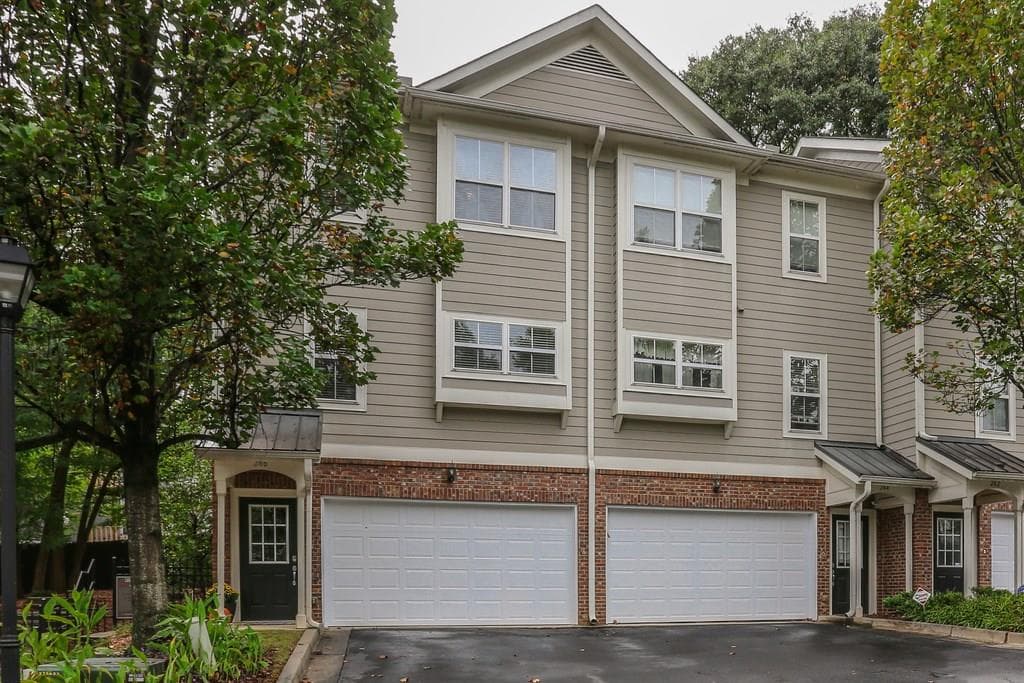 2 bedroom, 1,052 sq ft townhouse sold at 246 CARLYLE PARK Drive, Atlanta, GA 30307