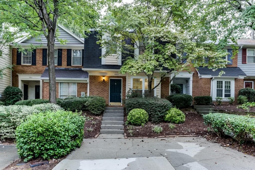 2 bedroom, 1,398 sq ft townhouse sold at 1923 Ivy Glen Drive, Smyrna, GA 30082