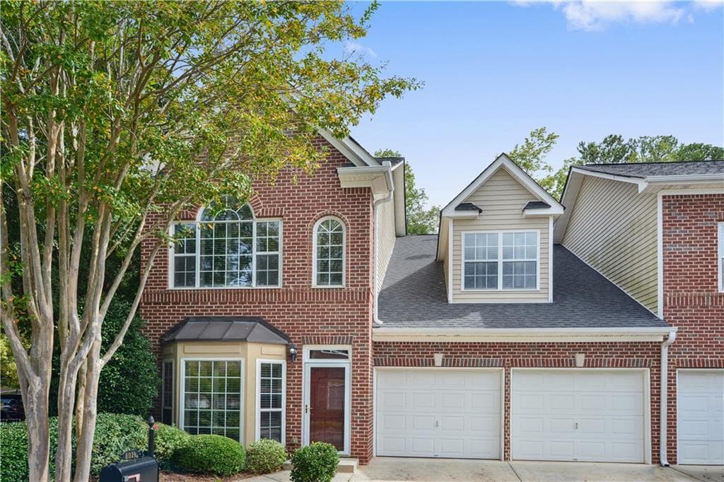 3 bedroom, 2,945 sq ft townhouse sold at 8014 Lexington Drive, Roswell, GA 30075
