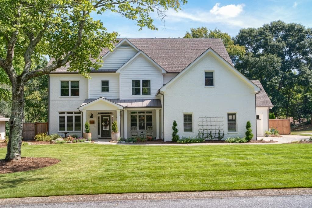 5 bedroom, 3,700 sq ft single family residence sold at 1545 Oakfield Lane, Roswell, GA 30075