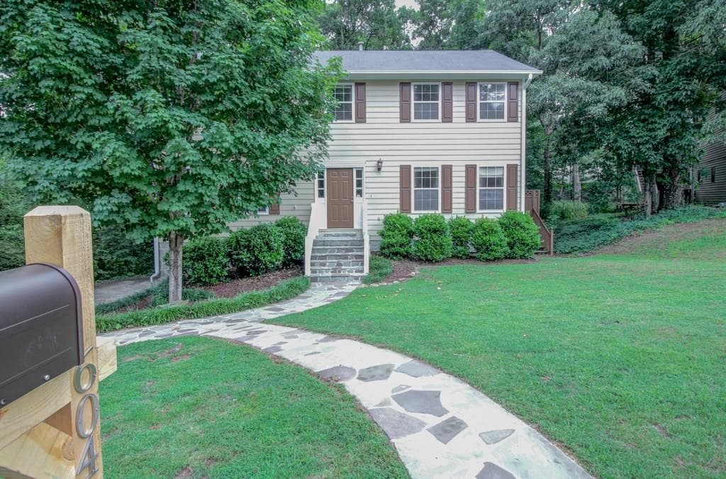 4 bedroom, 2,208 sq ft single family residence sold at 604 Green Valley Drive, Smyrna, GA 30082