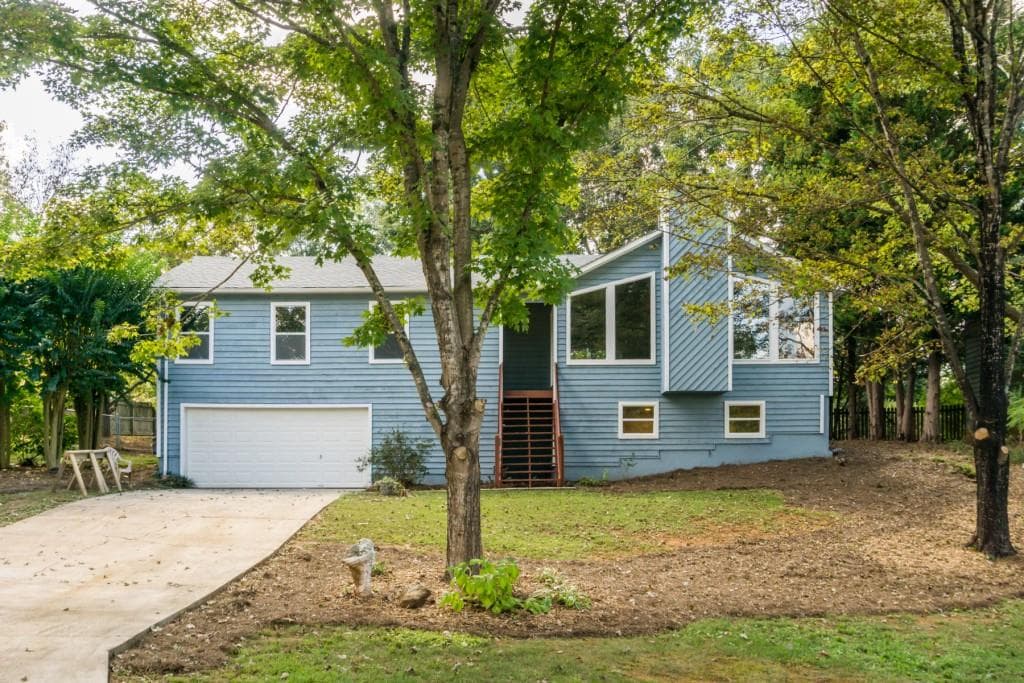 5 bedroom, 2,400 sq ft single family residence sold at 2539 Morgan Lake Drive, Marietta, GA 30066