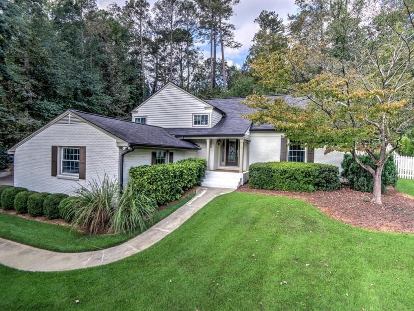 4 bedroom, 2,750 sq ft single family residence sold at 5260 Mount Vernon Parkway, Atlanta, GA 30327