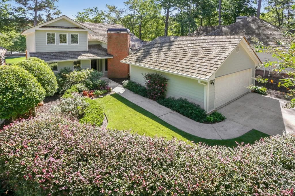 3 bedroom, 2,559 sq ft single family residence sold at 2555 Camden Glen Court, Roswell, GA 30076