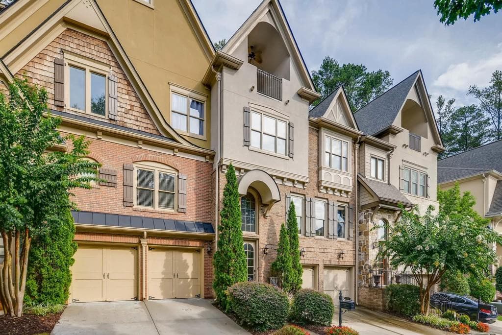 4 bedroom, 3,258 sq ft townhouse sold at 1918 Saxon Valley Circle, Brookhaven, GA 30319