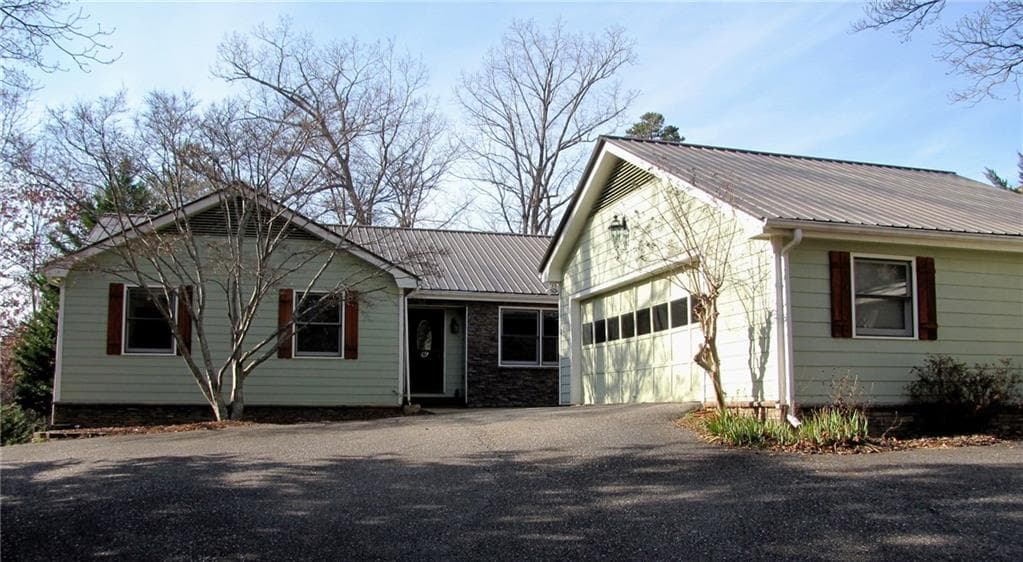3 bedroom, 1,812 sq ft single family residence sold at 7730 Chestnut Hill Road, Cumming, GA 30041