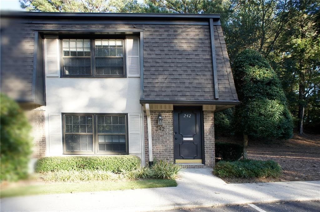 2 bedroom, 1,252 sq ft townhouse sold at 242 Triumph Drive, Atlanta, GA 30327