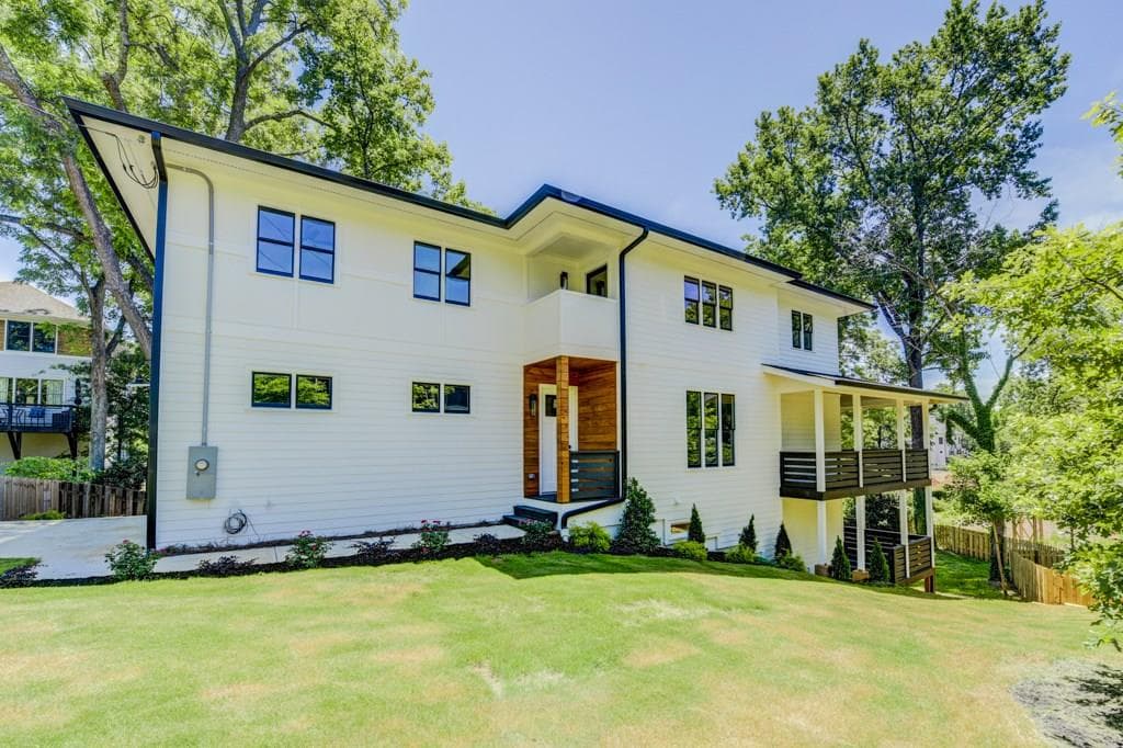 4 bedroom, 2,832 sq ft single family residence sold at 2137 College Avenue, Atlanta, GA 30317