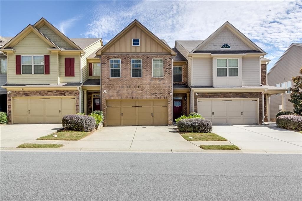 3 bedroom, 2,124 sq ft townhouse sold at 2109 Westhill Drive, Smyrna, GA 30082
