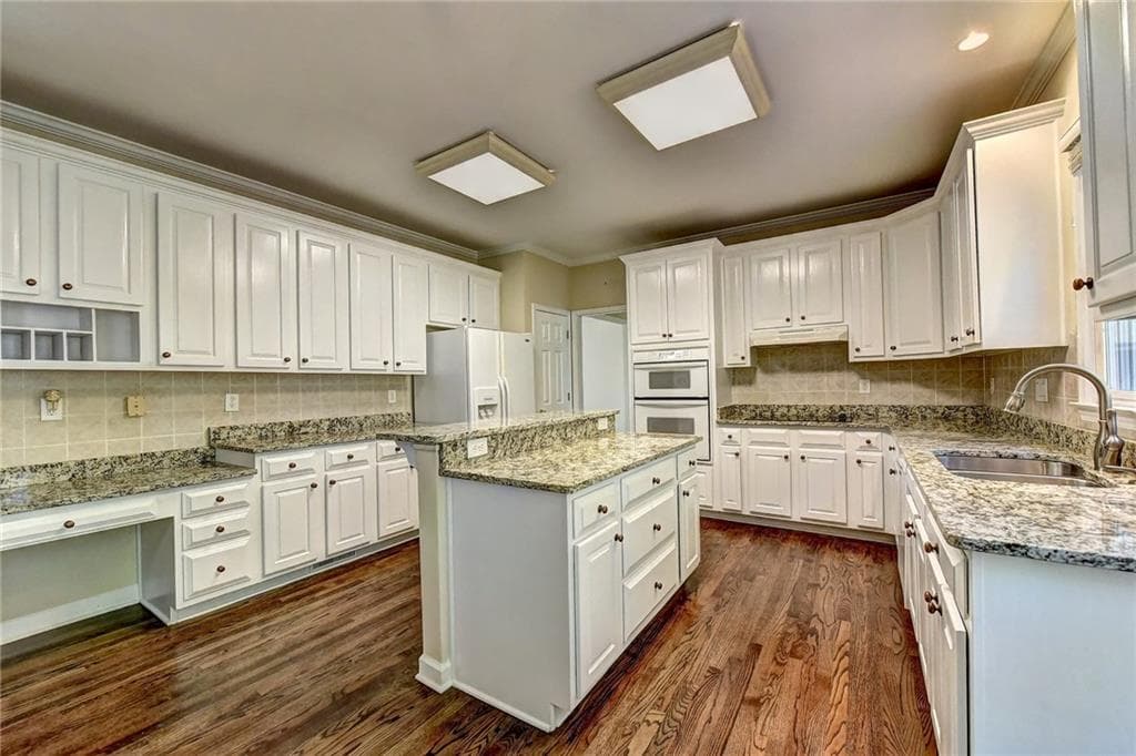 4 bedroom, 2,705 sq ft single family residence sold at 5610 Millwick Drive, Alpharetta, GA 30005
