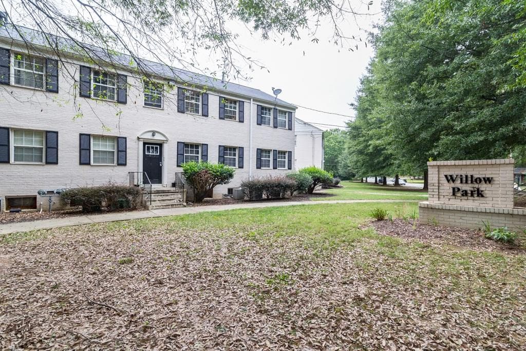 2 bedroom, 1,092 sq ft condominium sold at 1182 Church Street 4, Decatur, GA 30030