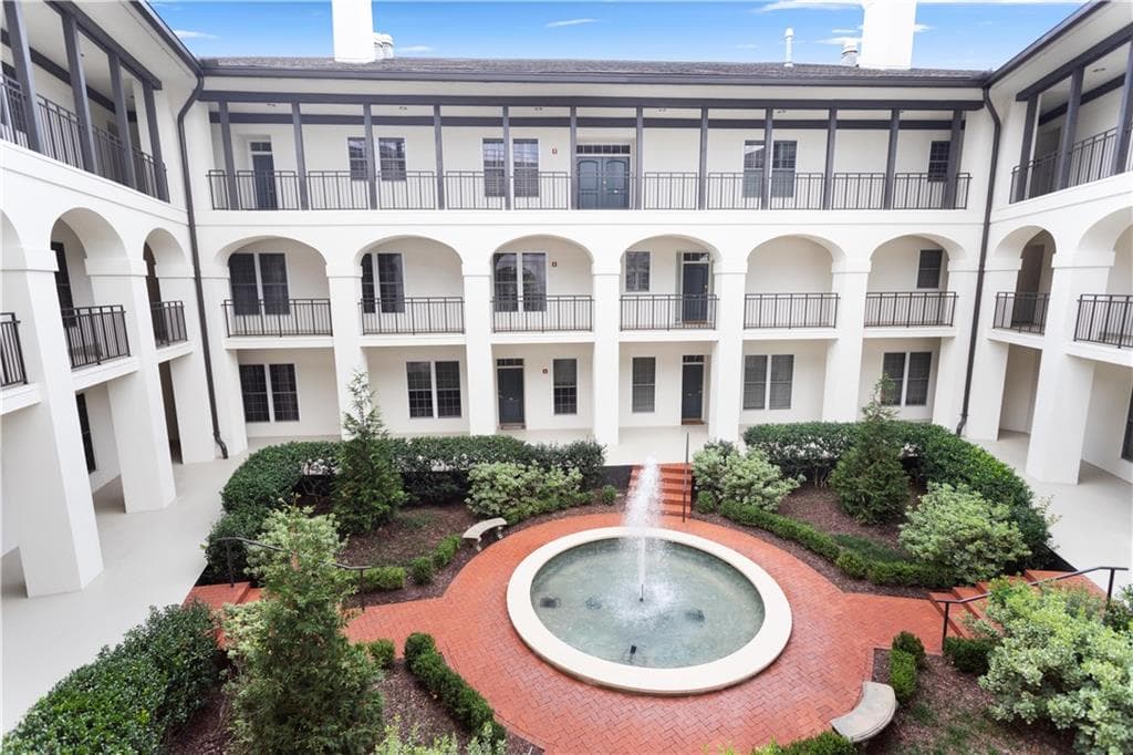 2 bedroom, 1,264 sq ft condominium sold at 3101 Howell Mill Road 123, Atlanta, GA 30327