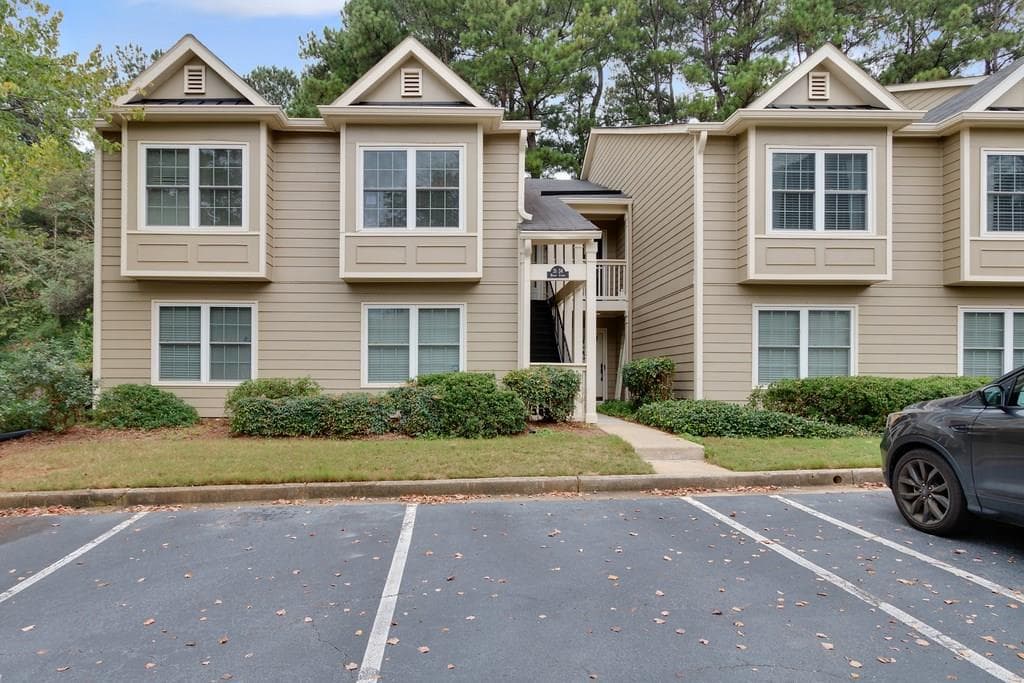 2 bedroom, 1,282 sq ft condominium sold at 34 Muncy Court, Smyrna, GA 30080