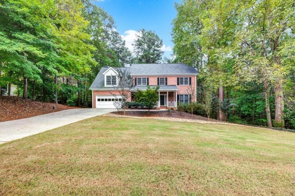 5 bedroom, 3,365 sq ft single family residence sold at 825 Freemanwood Lane, Alpharetta, GA 30004