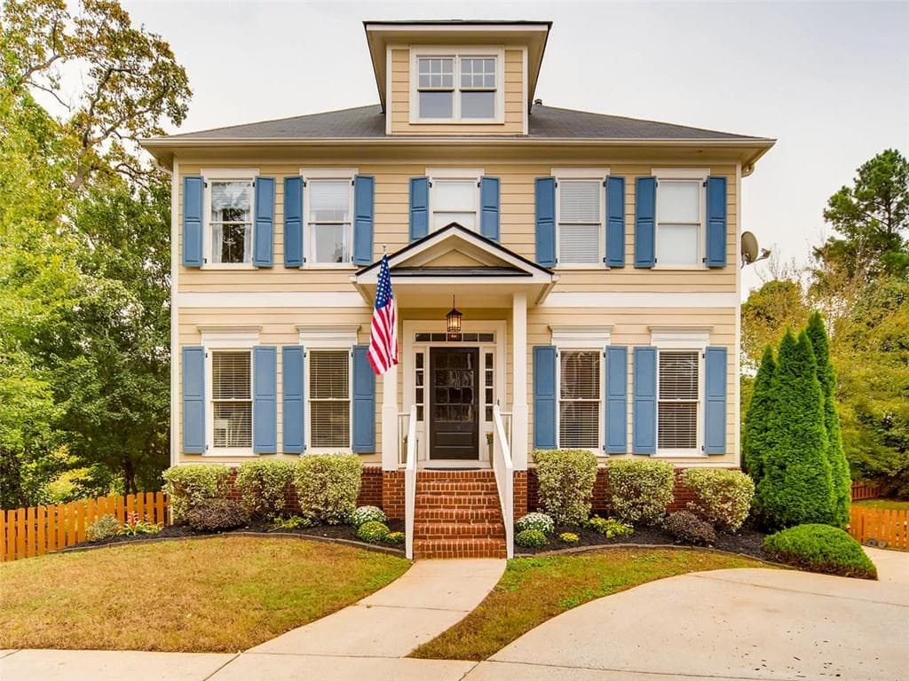 4 bedroom, 2,380 sq ft single family residence sold at 2084 Adams Overlook, Atlanta, GA 30318
