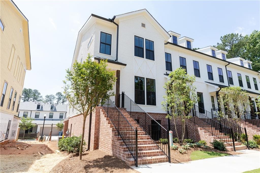 3 bedroom, 2,500 sq ft townhouse sold at 211 Phillips Lane 45, Alpharetta, GA 30009