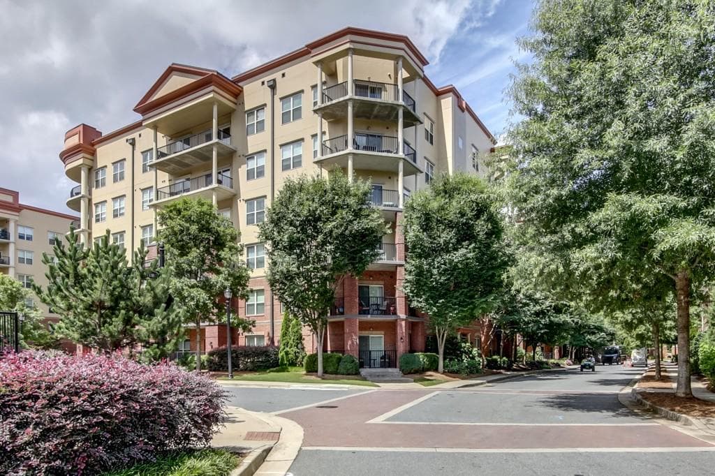 1 bedroom, 950 sq ft condominium sold at 200 River Vista Drive 711, Atlanta, GA 30339