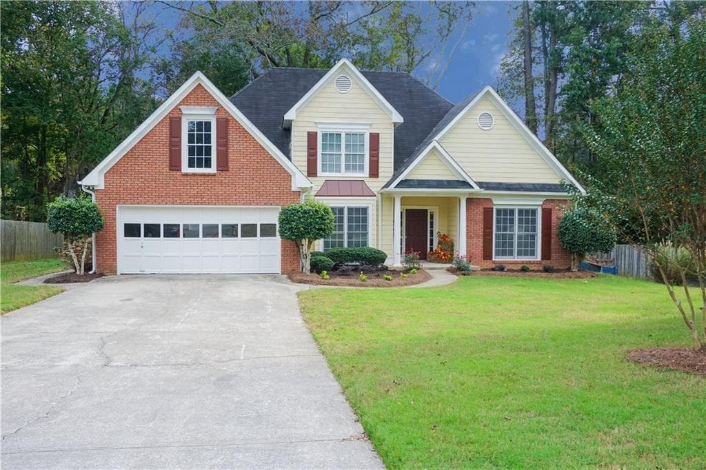 4 bedroom, 2,246 sq ft single family residence sold at 748 Eight Point Court, Suwanee, GA 30024