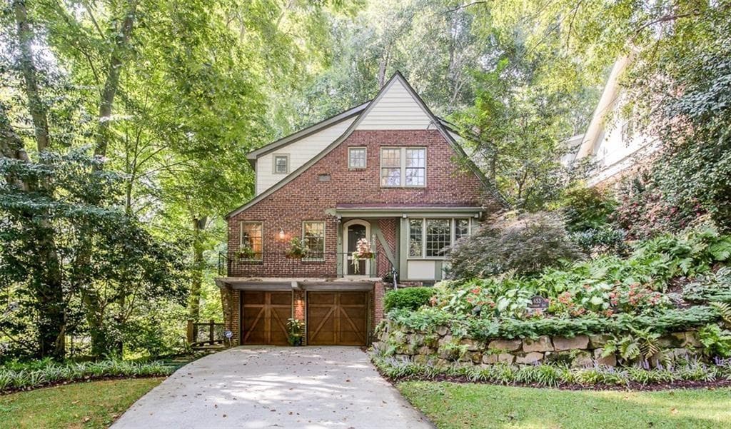 5 bedroom, 2,500 sq ft single family residence sold at 653 Amsterdam Avenue, Atlanta, GA 30306