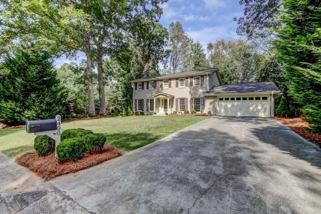4 bedroom, 4,028 sq ft single family residence sold at 2400 Redcliff Way, Dunwoody, GA 30338