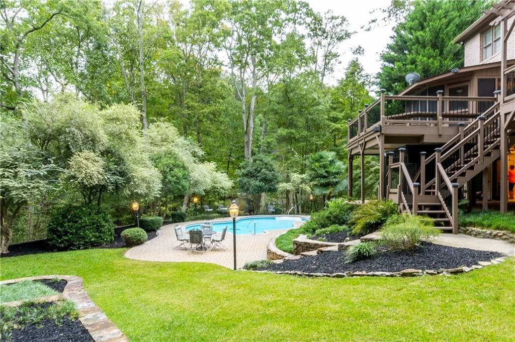 4 bedroom, 3,712 sq ft single family residence sold at 1371 Grist Mill Drive, Acworth, GA 30101