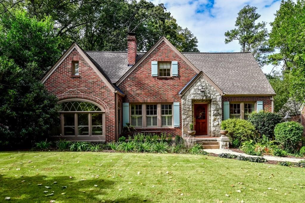 4 bedroom, 2,966 sq ft single family residence sold at 1740 Inverness Avenue, Atlanta, GA 30306