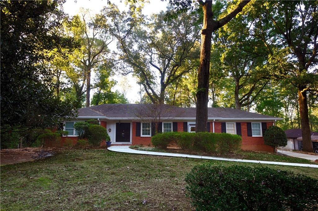 5 bedroom, 3,151 sq ft single family residence sold at 1220 Moores Mill Road, Atlanta, GA 30327