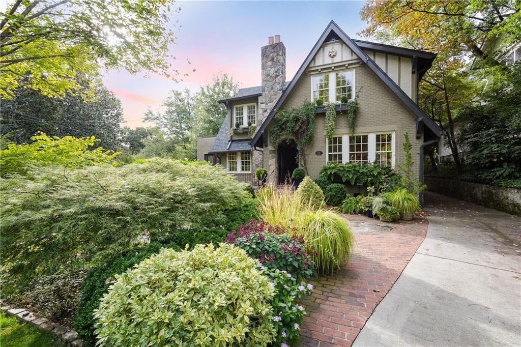 4 bedroom, 3,127 sq ft single family residence sold at 129 Palisades Road, Atlanta, GA 30309