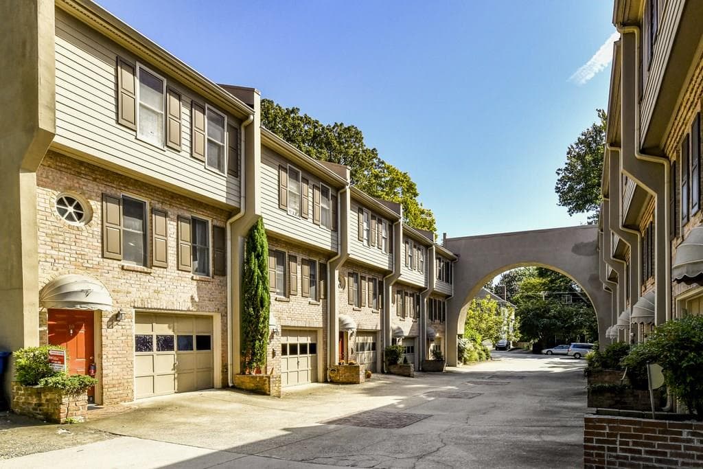 2 bedroom, 1,184 sq ft townhouse sold at 856 Saint Charles Avenue 10, Atlanta, GA 30306