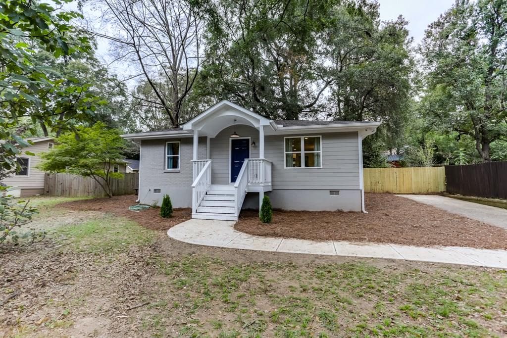 3 bedroom, 1,372 sq ft single family residence sold at 1025 Manor Drive, Smyrna, GA 30080