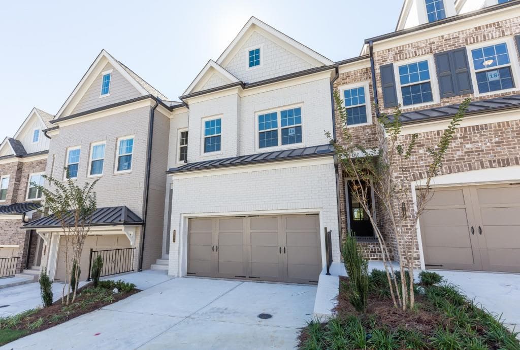 3 bedroom, 2,624 sq ft townhouse sold at 2116 Sonoma Drive, Smyrna, GA 30080
