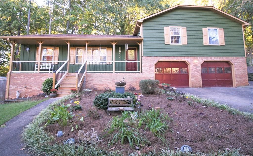 3 bedroom, 2,420 sq ft single family residence sold at 2140 Spalding Drive, Marietta, GA 30062