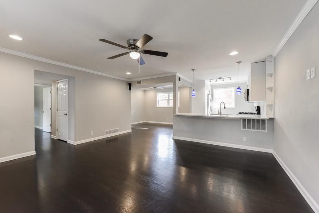 2 bedroom, 1,200 sq ft condominium sold at 3660 Peachtree Road E3, Atlanta, GA 30319 — photo 1 of 1