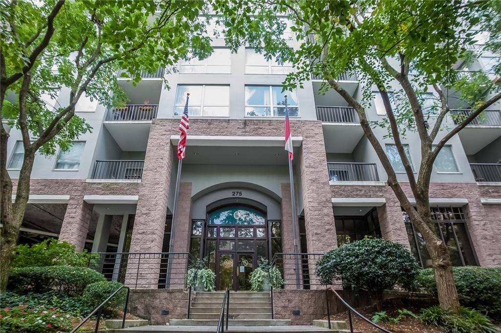 2 bedroom, 1,100 sq ft condominium sold at 275 13th Street 608, Atlanta, GA 30309