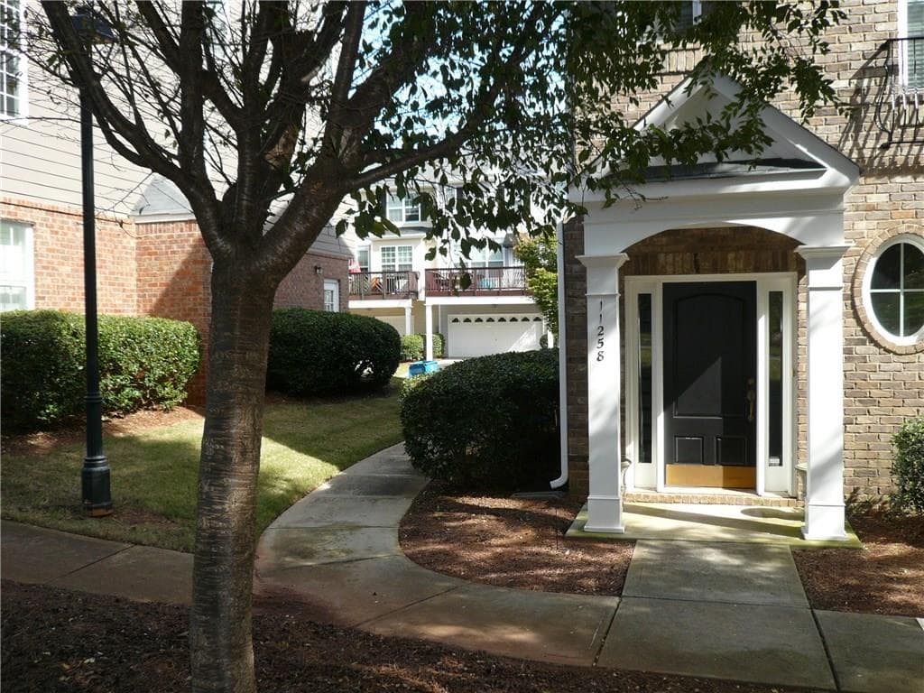 3 bedroom, 2,448 sq ft townhouse sold at 11258 Musette Circle, Alpharetta, GA 30009