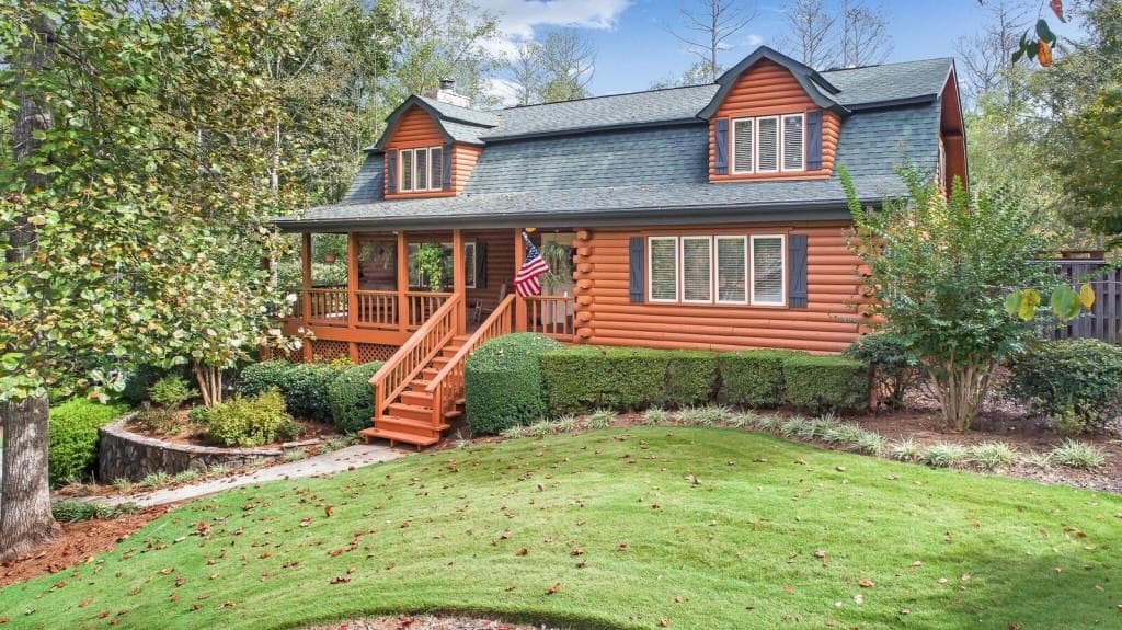 4 bedroom, 2,896 sq ft single family residence sold at 10215 Shallowford Road, Roswell, GA 30075