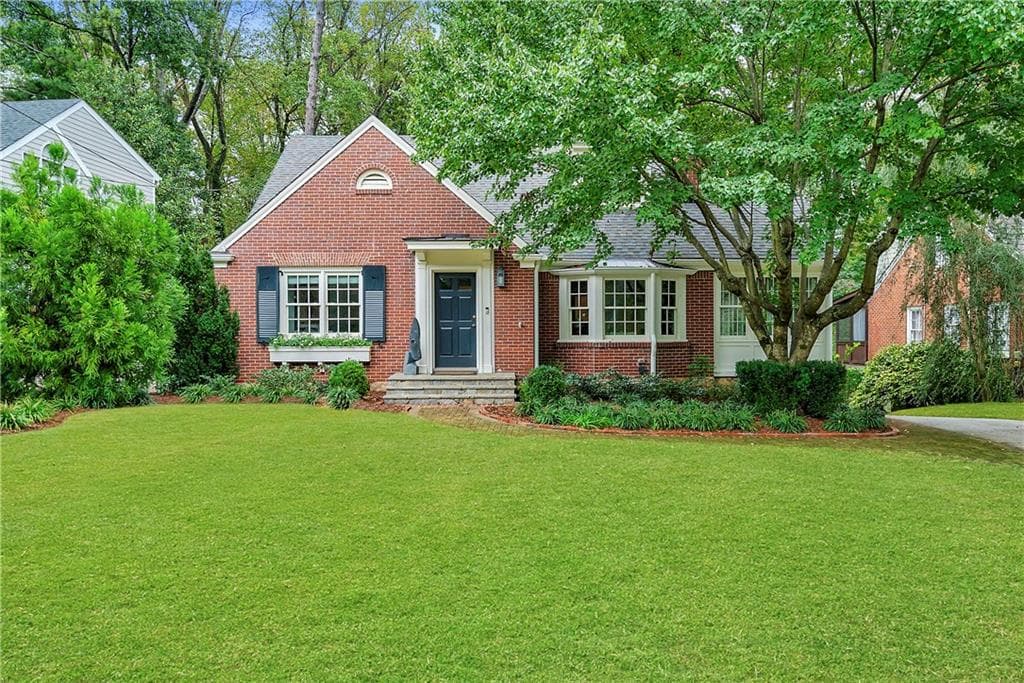 5 bedroom, 4,200 sq ft single family residence sold at 1385 Greenland NE Drive, Atlanta, GA 30306